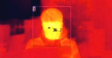 红外热像仪正在进行人体测温